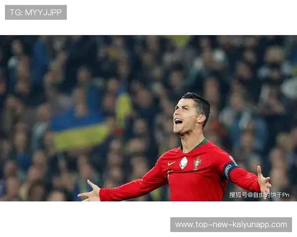 C罗背身一摆形成传中空档，葡萄牙进攻再拔高