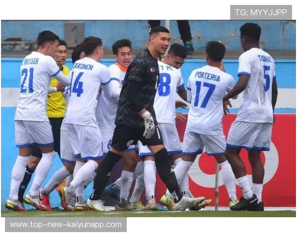 冠军球队备战赛季再度封闭集训，力争蝉联桂冠，冠军联赛小组赛