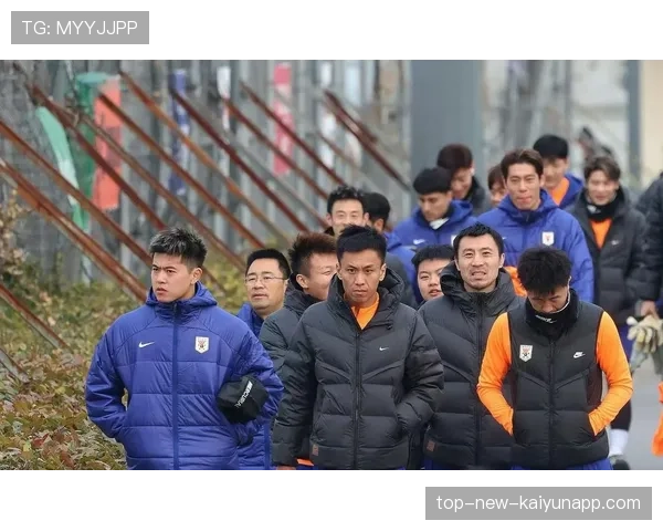 俱乐部青训毕业庆典 多名球员签约职业合同，球队青训